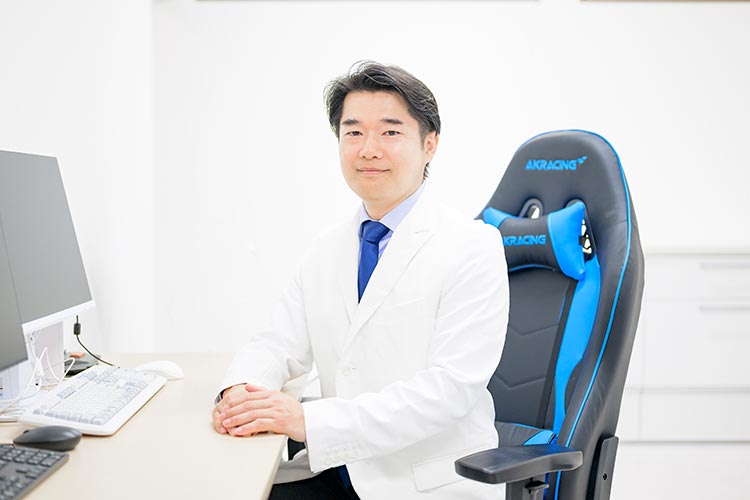 おおみや手外科・整形外科クリニック　院長 佐藤 琢哉 近影